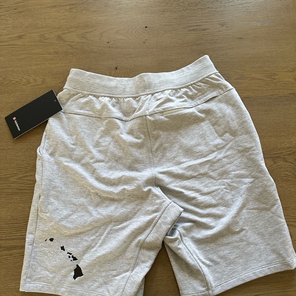 Men’s Lululemon Shorts- Hawaiian Islands Size M